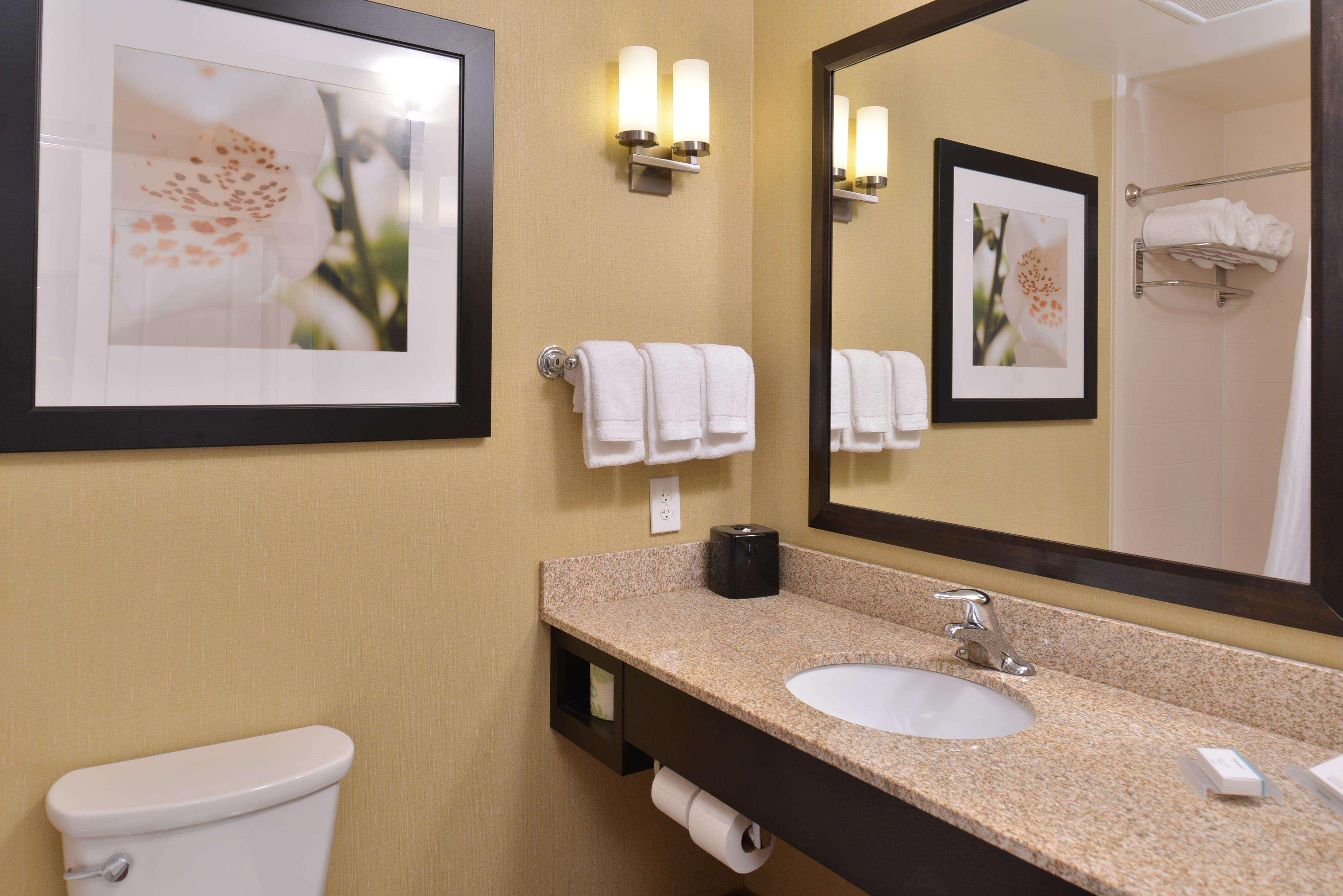 Hilton Garden Inn West Chester Bagian luar foto