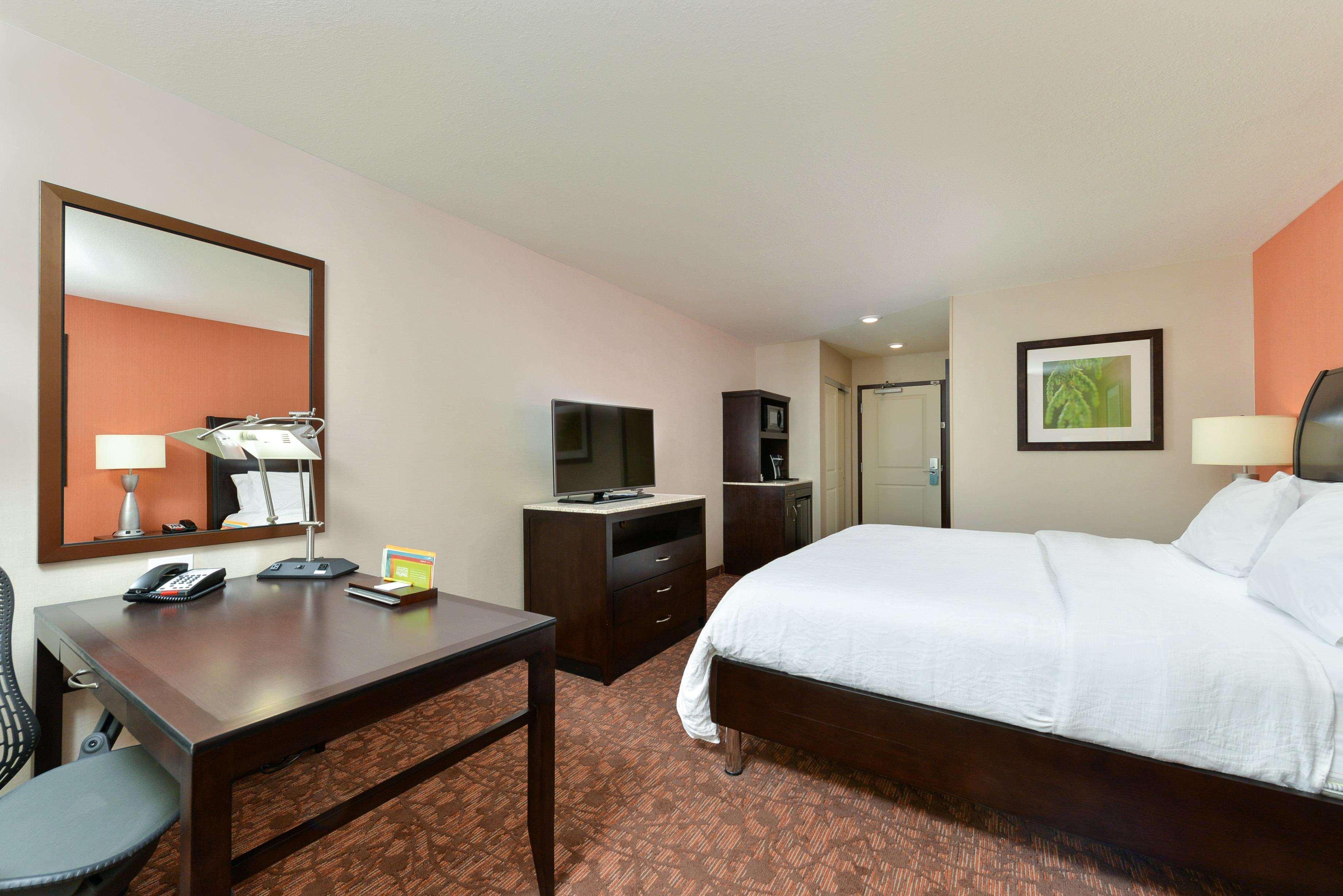Hilton Garden Inn West Chester Bagian luar foto