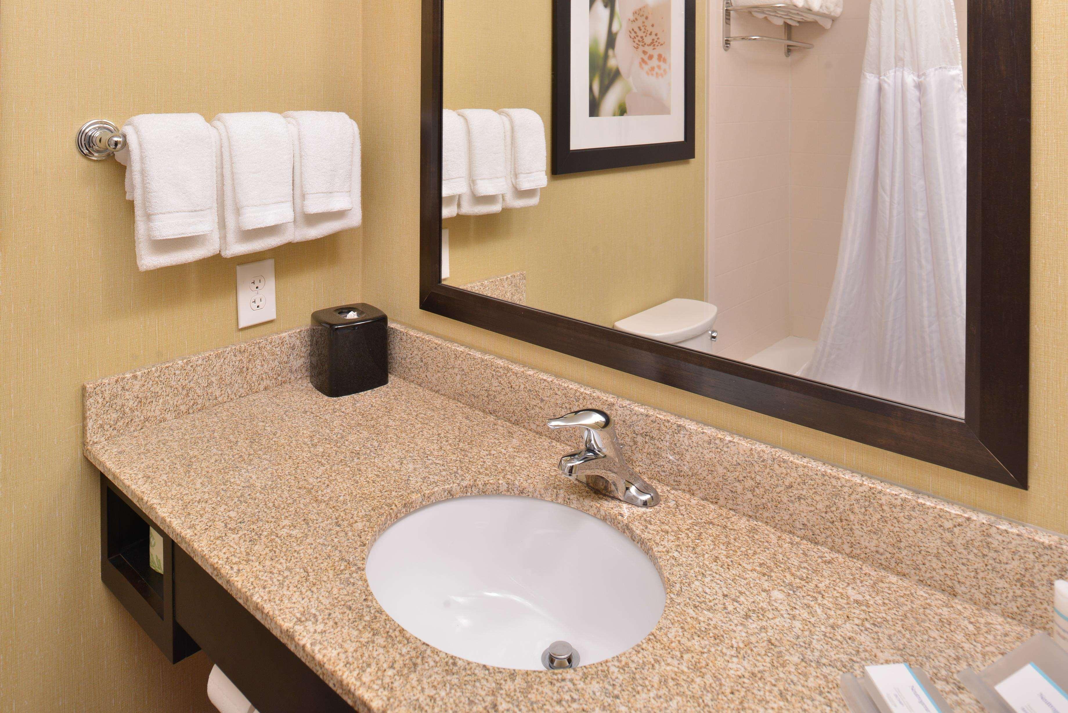 Hilton Garden Inn West Chester Bagian luar foto
